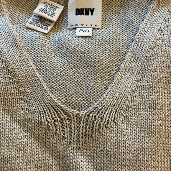 Dkny Sweaters - DKNY Petite Light Gray Metallic Long Sleeve Sweater with Open Knit Hem. Size S.